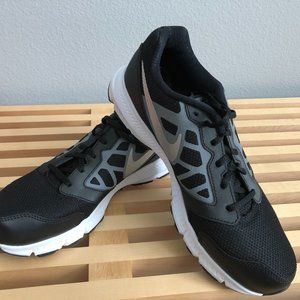 NEW Nike Downshifter 6 Youth - Size 7